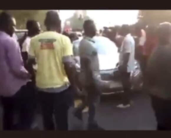 Shame: Enugu state APC chairman tried to escape without paying the rented crowd