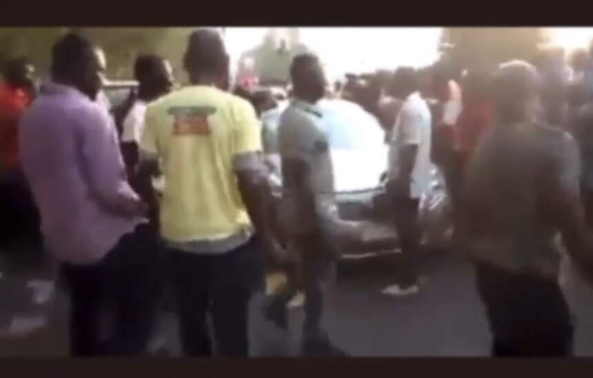 Shame: Enugu state APC chairman tried to escape without paying the rented crowd
