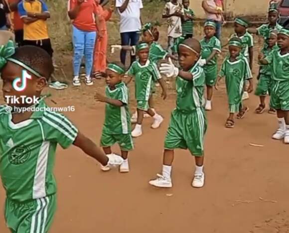 The Moment a young soldier matched pass the president without Saluting